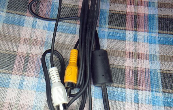 Cable RCA (audio y video) a Plug 2.5mm Pin Chico