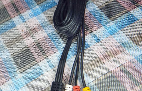 Cable RCA (audio y video estereo) a Plug 2.5mm Pin Chico