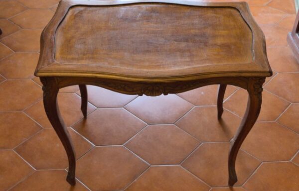 Mesa Auxiliar / Mesa de Centro Estilo Luis XV de Madera